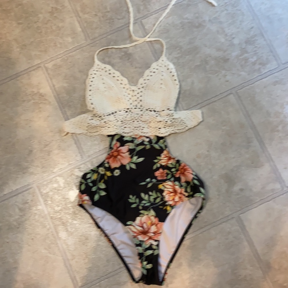 1 piece swimsuit size medium, wore 1 time